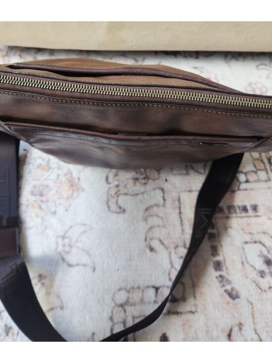 Tumi 12 Inch Brown Leather Crossbody Adjustable Bag - Picture 4 of 11